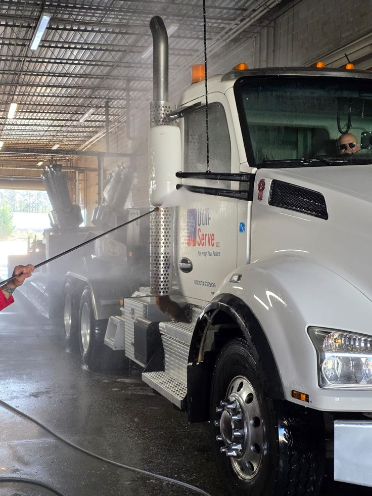 Professional commercial fleet and truck power washing service
